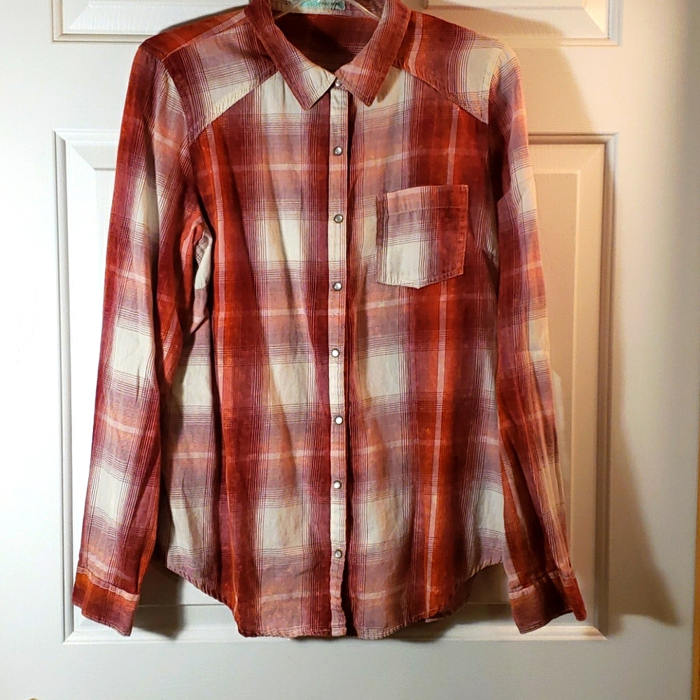 Women's cotton snap front top